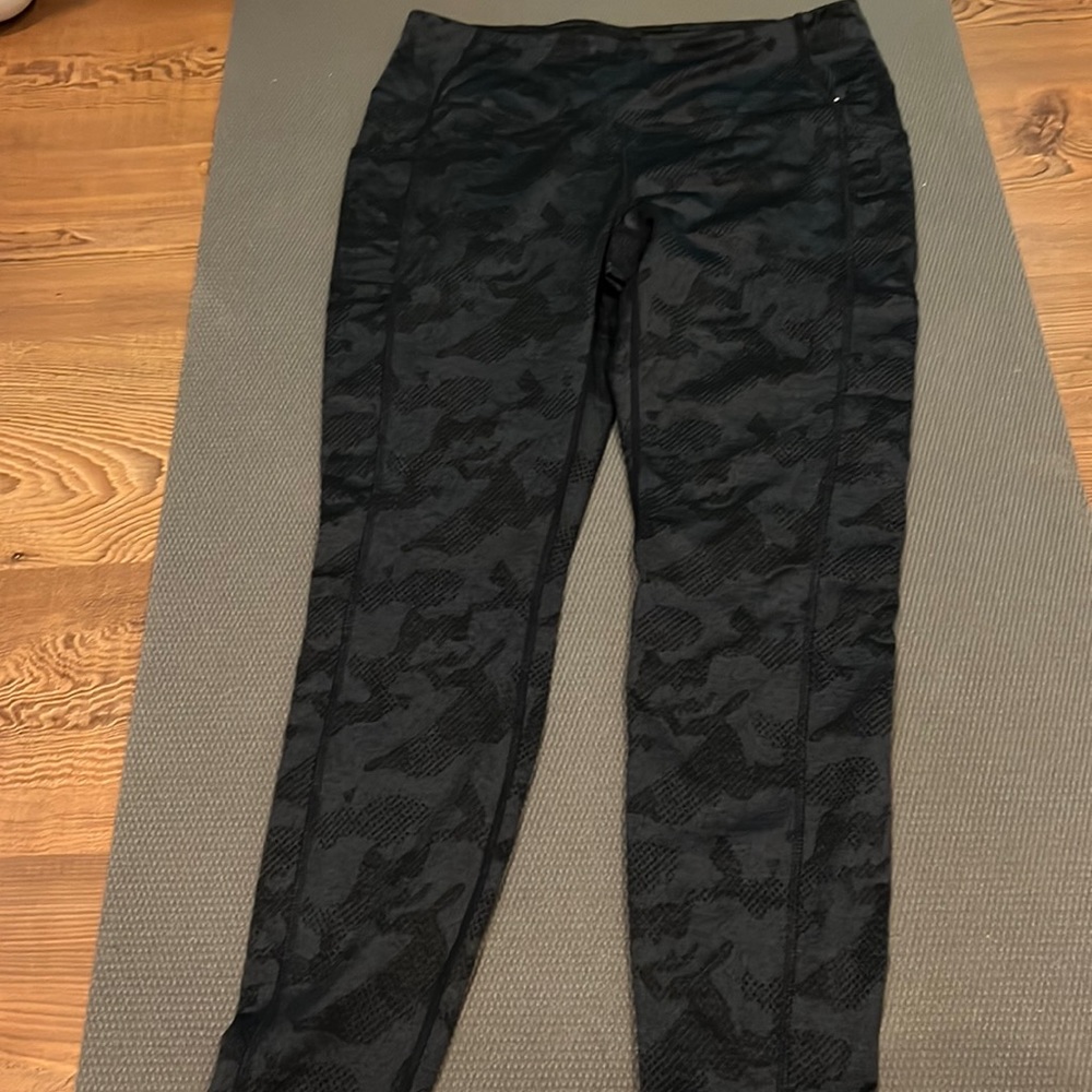 Mondetta snake skin legging, size medium, used in good condition